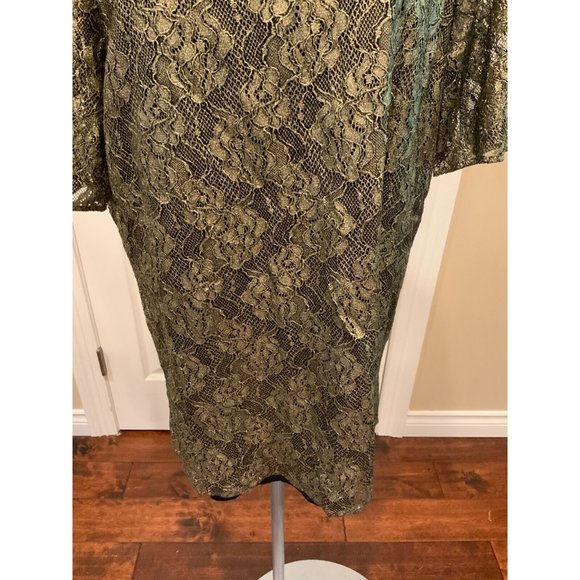 St. John Shimmering Gold & Blue Floral Lace Short Sleeve Top, Size XL - Picture 3 of 8